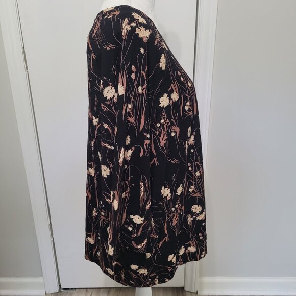 Masai flowered blouse with button down back - Picture 4 of 9